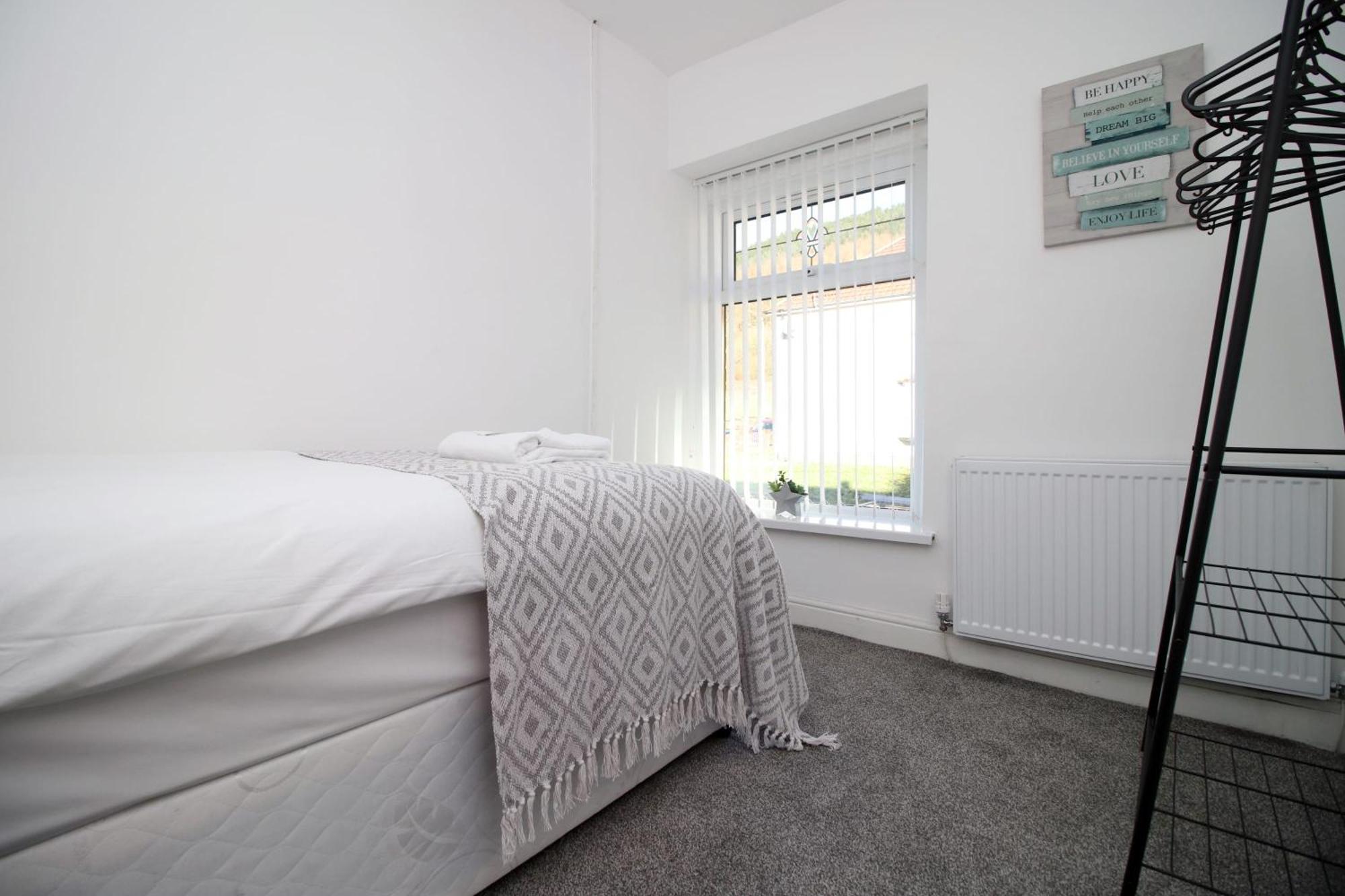 Very Special Home In Rhondda Valley Herbert House By Staystaycations Treorky Εξωτερικό φωτογραφία